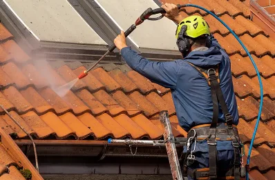 Démoussage et hydrofuge de toiture à Golinhac